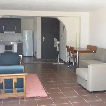 アパート Studio-appartement In Magoula Mit Grill Und Garten *