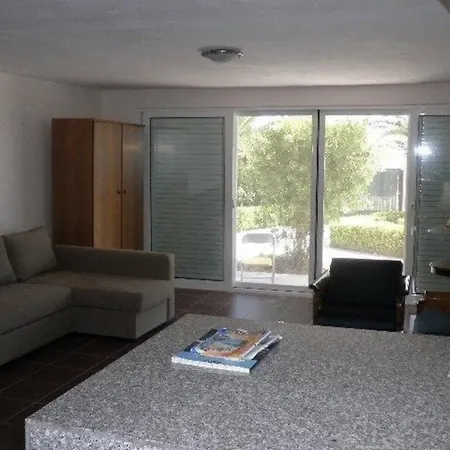 Studio-appartement In Magoula Mit Grill Und Garten アパート *